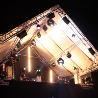 Festival; B&uuml;hne; B&uuml;hnendach; Lichtshow; Lichteffekt; Party; Open-Air